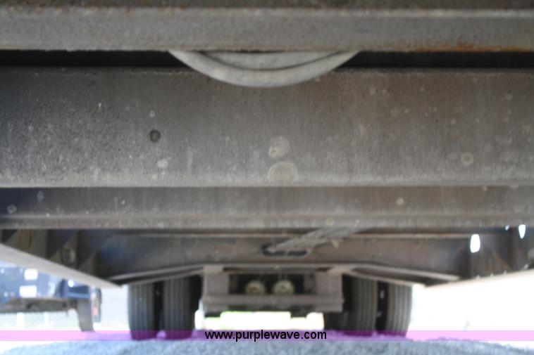 image for item B6965 2005 Trail King Hydra-Tail trailer