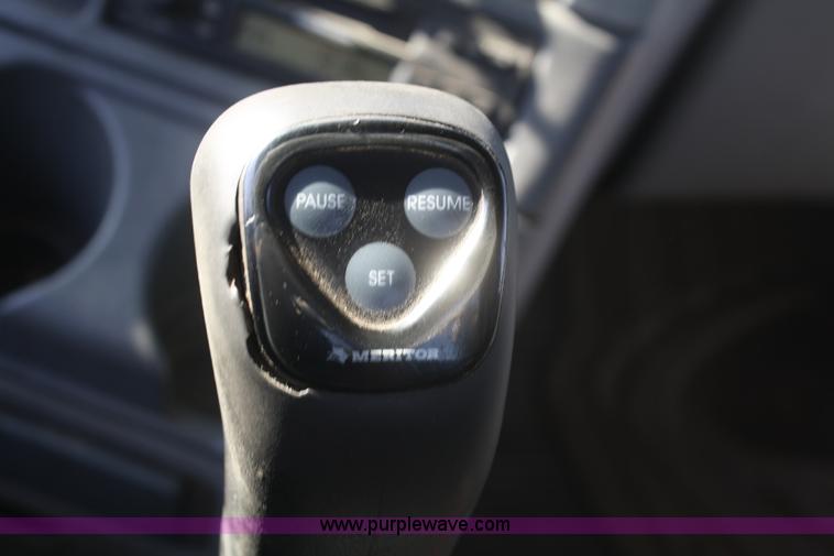 image for item B6966 2005 Freightliner Columbia semi truck