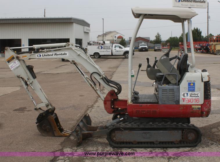 image for item B6970 2006 Takeuchi TB016 compact excavator