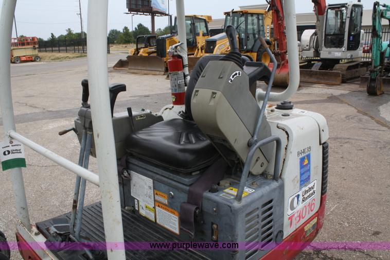 image for item B6970 2006 Takeuchi TB016 compact excavator