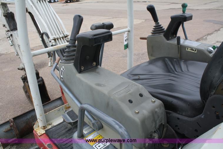 image for item B6970 2006 Takeuchi TB016 compact excavator