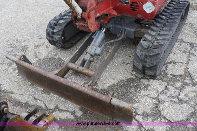 image for item B6970 2006 Takeuchi TB016 compact excavator