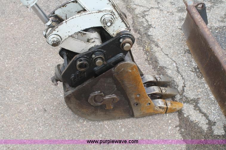 image for item B6970 2006 Takeuchi TB016 compact excavator