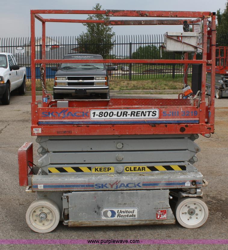image for item B6976 2006 Skyjack SJ-III 3219 electric scissor lift