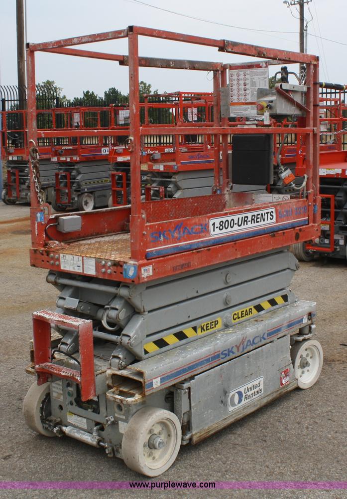image for item B6976 2006 Skyjack SJ-III 3219 electric scissor lift