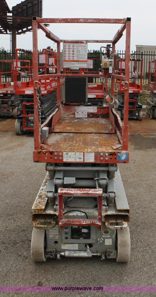 image for item B6976 2006 Skyjack SJ-III 3219 electric scissor lift