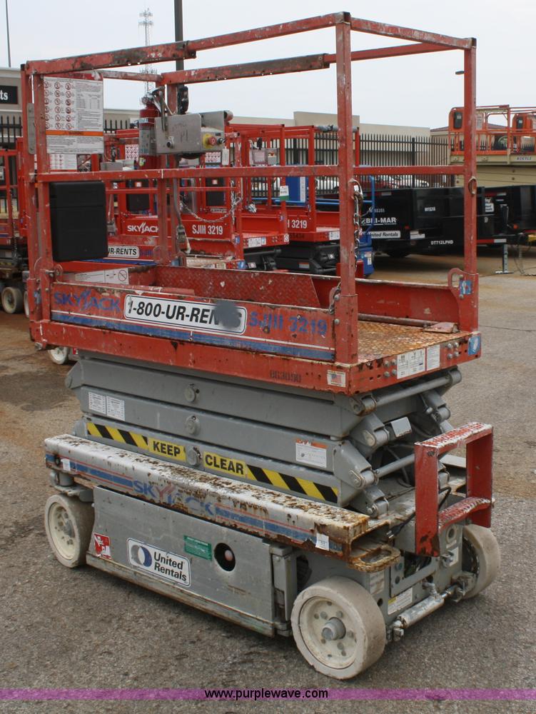 image for item B6976 2006 Skyjack SJ-III 3219 electric scissor lift