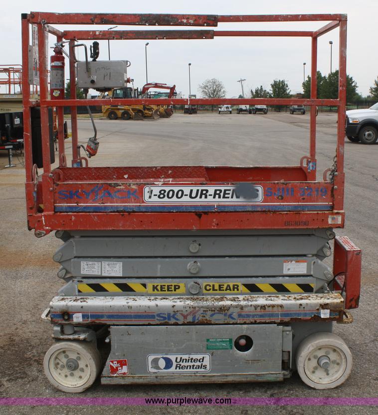 image for item B6976 2006 Skyjack SJ-III 3219 electric scissor lift