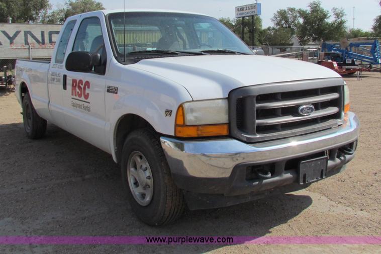 image for item B7483 2000 Ford F250 XL Super Duty SuperCab pickup truck