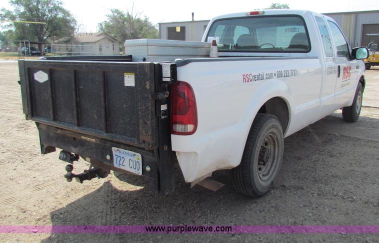 image for item B7483 2000 Ford F250 XL Super Duty SuperCab pickup truck