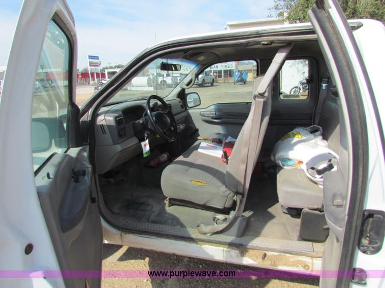 image for item B7483 2000 Ford F250 XL Super Duty SuperCab pickup truck