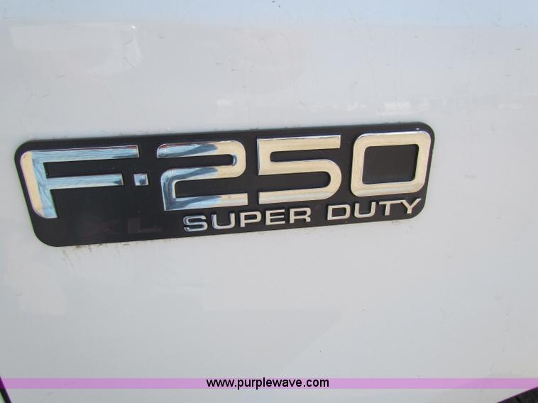 image for item B7483 2000 Ford F250 XL Super Duty SuperCab pickup truck