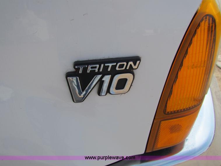 image for item B7483 2000 Ford F250 XL Super Duty SuperCab pickup truck