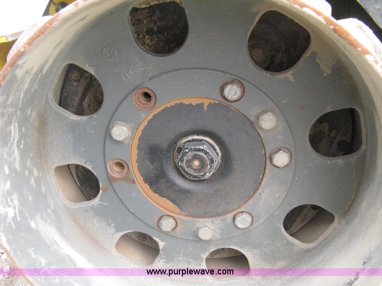 image for item B8060 2007 Wacker RT articulating trench compactor