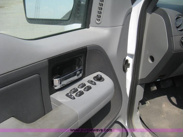 image for item B8064 2007 Ford F150 XLT SuperCab pickup truck