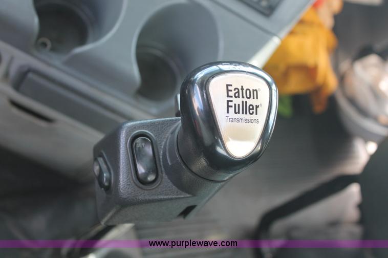 image for item C2784 2007 Freightliner Columbia semi truck