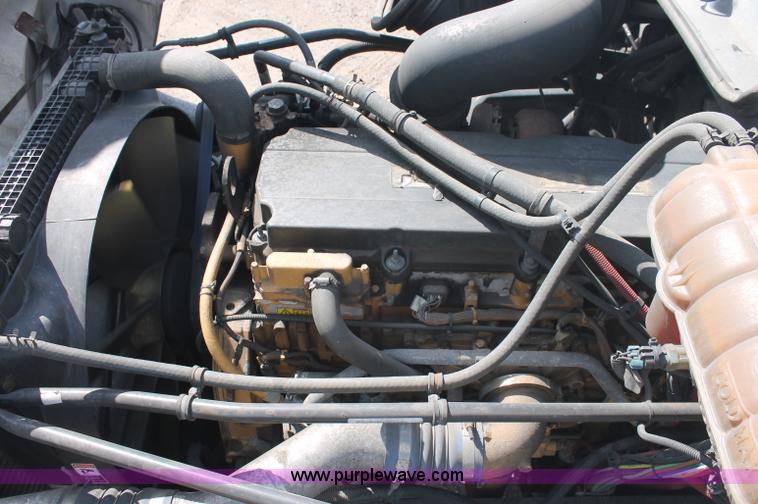 image for item C2784 2007 Freightliner Columbia semi truck