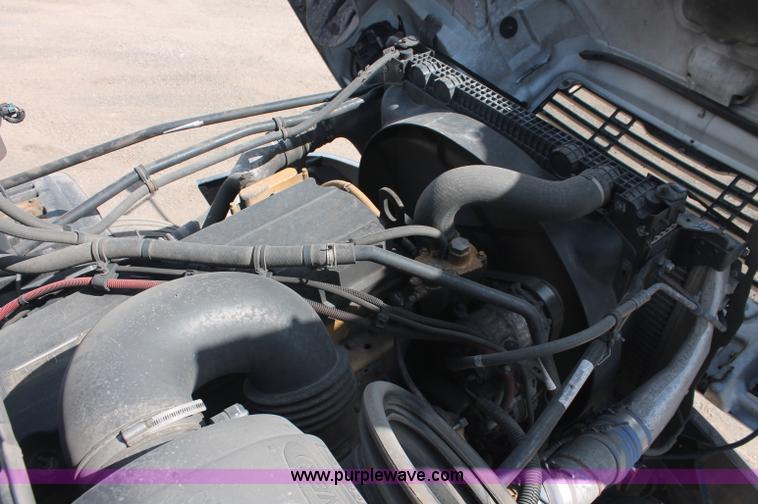 image for item C2784 2007 Freightliner Columbia semi truck