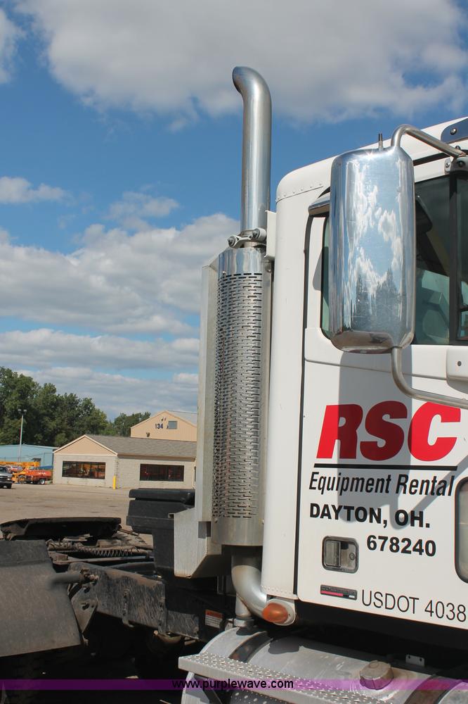 image for item C2784 2007 Freightliner Columbia semi truck