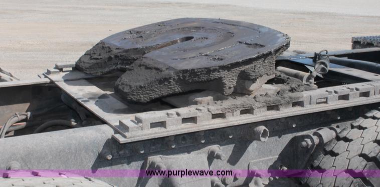 image for item C2784 2007 Freightliner Columbia semi truck