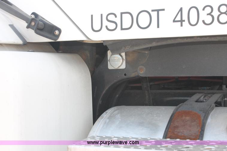 image for item C2784 2007 Freightliner Columbia semi truck