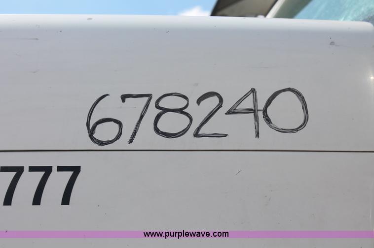 image for item C2784 2007 Freightliner Columbia semi truck