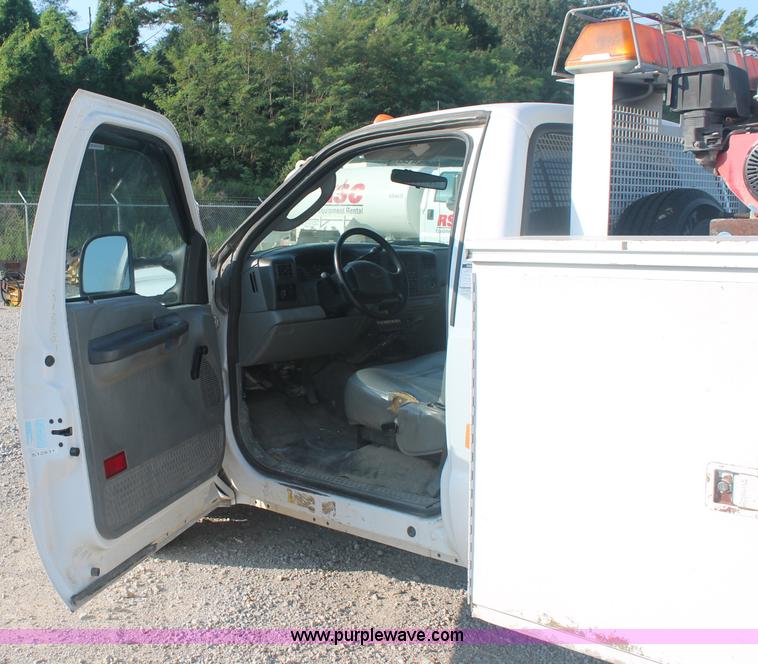 image for item C2788 2004 Ford F350 XL Super Duty service truck