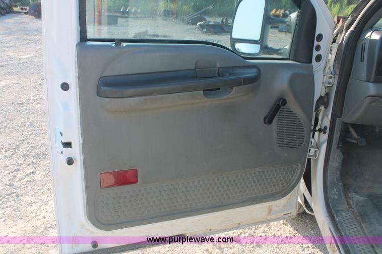 image for item C2788 2004 Ford F350 XL Super Duty service truck