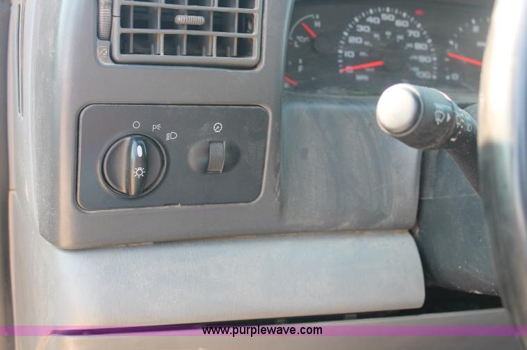 image for item C2788 2004 Ford F350 XL Super Duty service truck