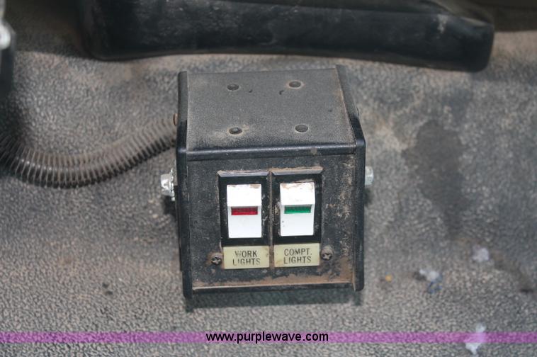 image for item C2788 2004 Ford F350 XL Super Duty service truck