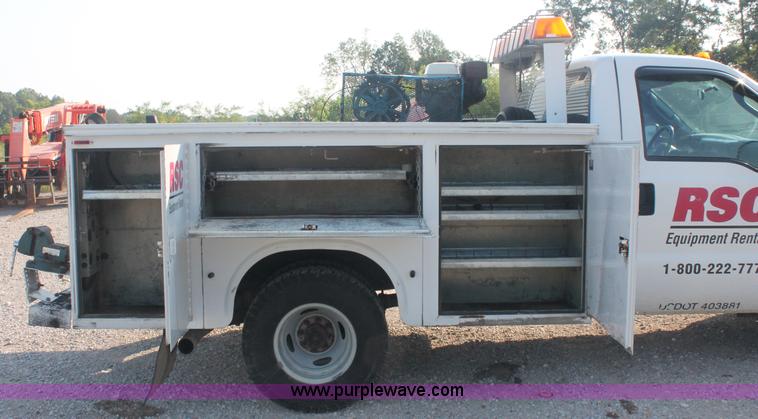 image for item C2788 2004 Ford F350 XL Super Duty service truck