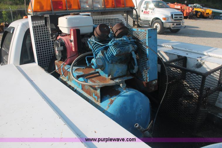 image for item C2788 2004 Ford F350 XL Super Duty service truck