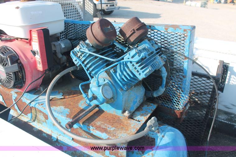 image for item C2788 2004 Ford F350 XL Super Duty service truck