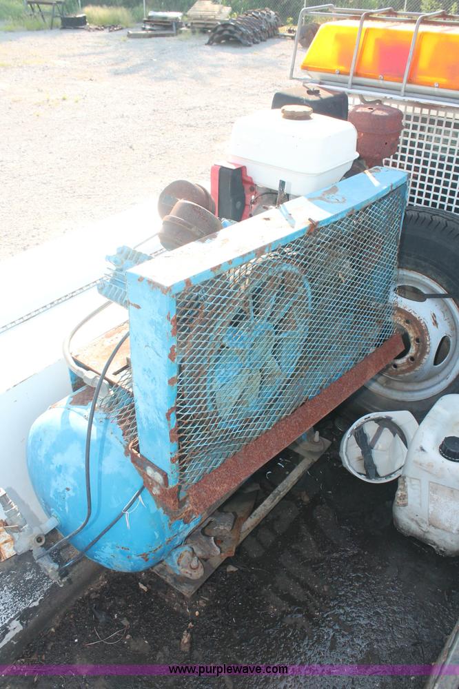 image for item C2788 2004 Ford F350 XL Super Duty service truck