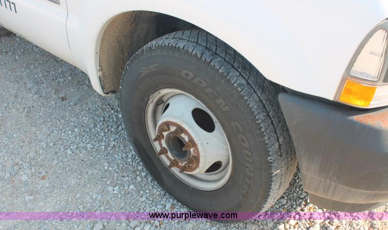 image for item C2788 2004 Ford F350 XL Super Duty service truck
