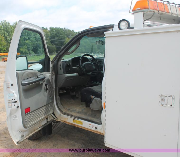 image for item C2790 2005 Ford F550 XL Super Duty service truck