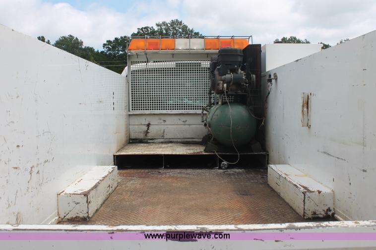 image for item C2790 2005 Ford F550 XL Super Duty service truck