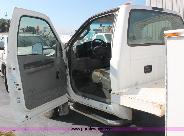 image for item C2791 2006 Ford F550 XL Super Duty service truck