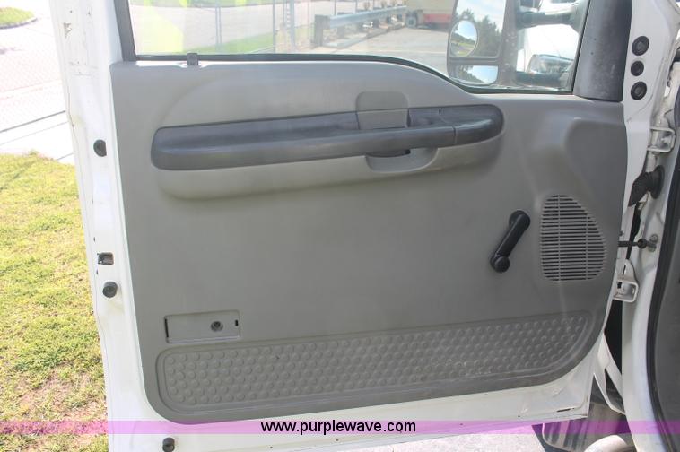 image for item C2791 2006 Ford F550 XL Super Duty service truck
