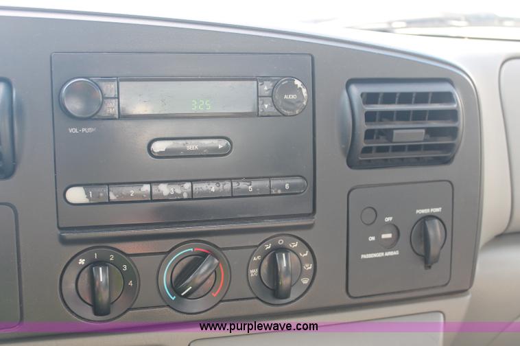 image for item C2791 2006 Ford F550 XL Super Duty service truck