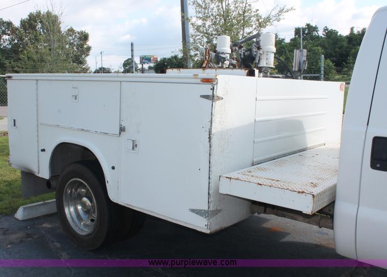 image for item C2791 2006 Ford F550 XL Super Duty service truck