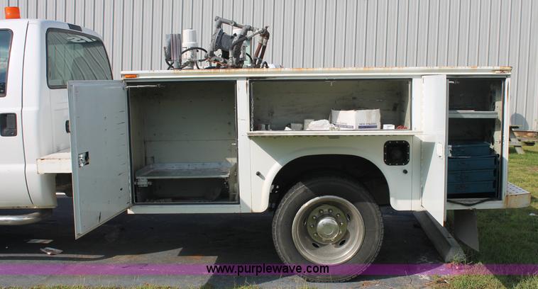 image for item C2791 2006 Ford F550 XL Super Duty service truck