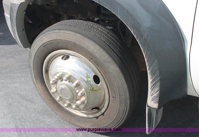 image for item C2791 2006 Ford F550 XL Super Duty service truck