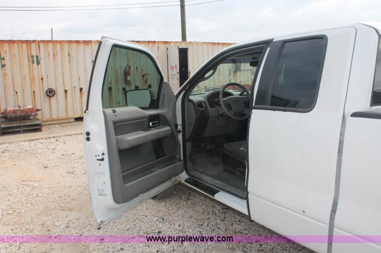 image for item C2792 2005 Ford F150 XLT SuperCab pickup truck