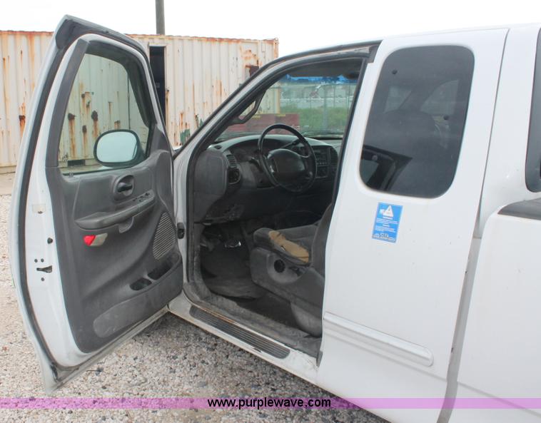 image for item C2793 2001 Ford F150 XLT SuperCab pickup truck