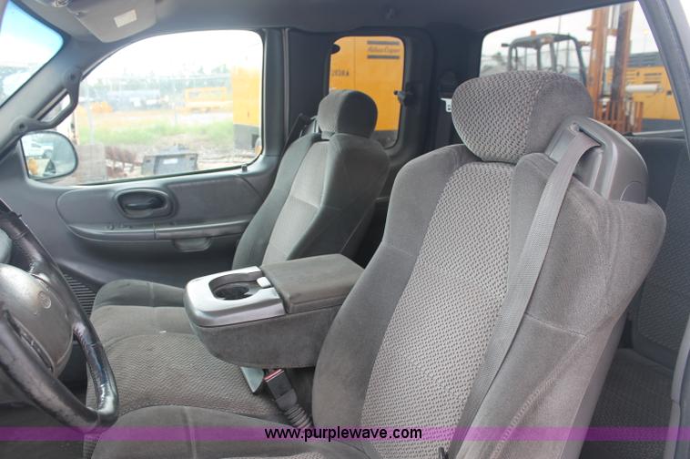 image for item C2793 2001 Ford F150 XLT SuperCab pickup truck