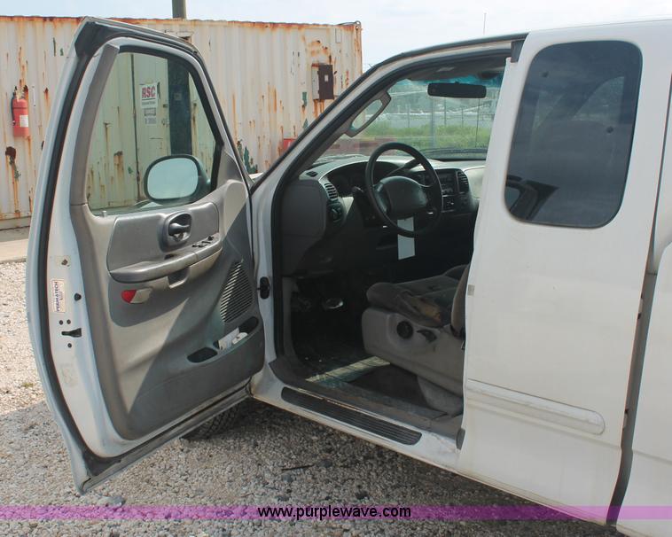 image for item C2794 2002 Ford F150 XLT SuperCab pickup truck