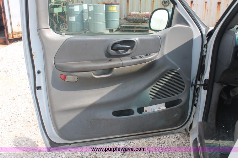 image for item C2794 2002 Ford F150 XLT SuperCab pickup truck