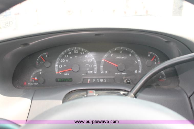 image for item C2794 2002 Ford F150 XLT SuperCab pickup truck