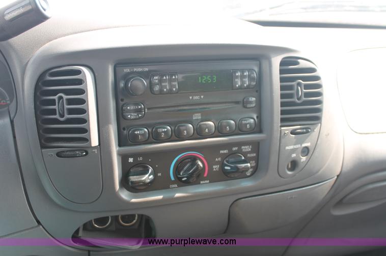 image for item C2794 2002 Ford F150 XLT SuperCab pickup truck